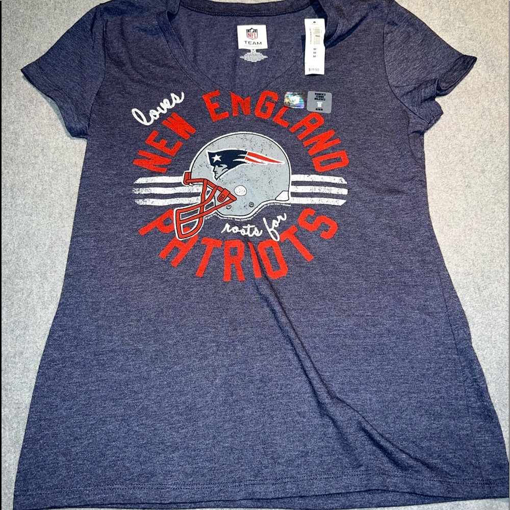 NWT NEW ENGLAND PATRIOTS T-SHIRT- WOMENS  size medium -